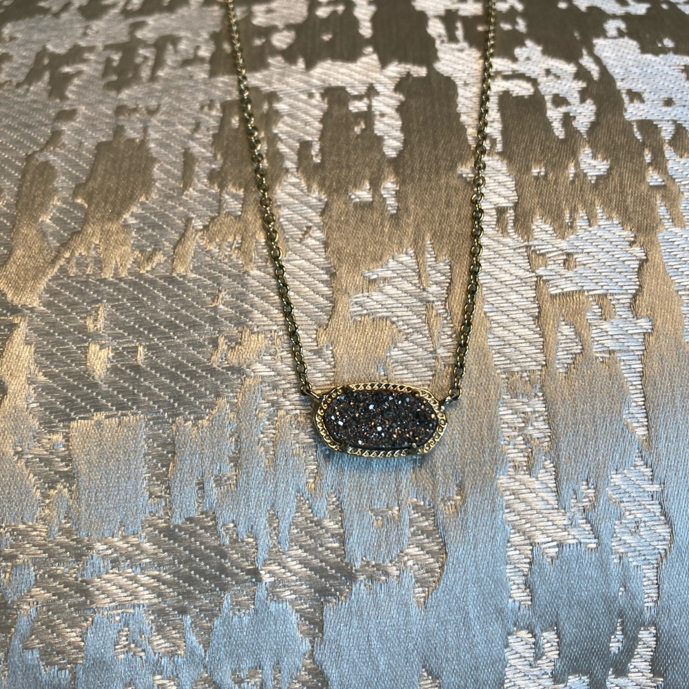 Kendra Scott necklace